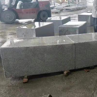 玉坤石材芝麻黑火烧路沿石加工地面铺设